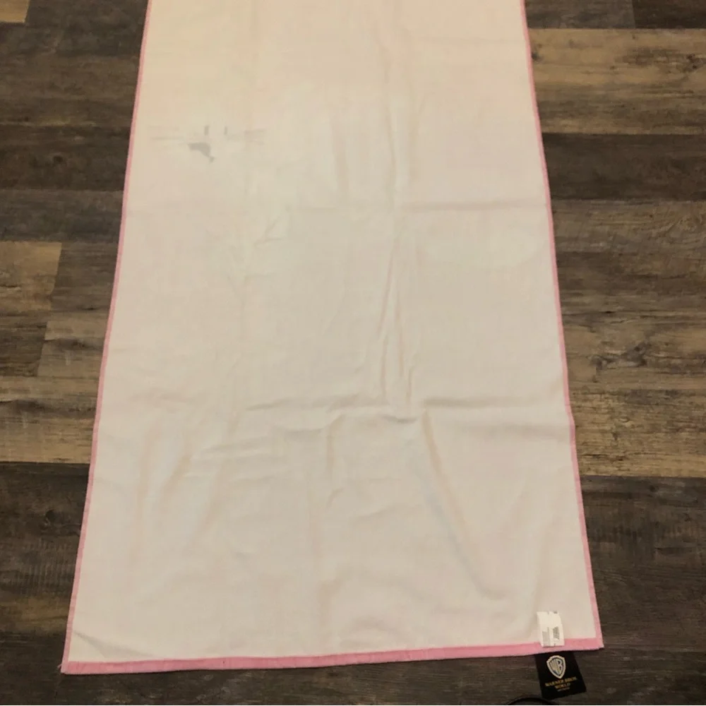 NWT Warner Bros. Bugs Bunny Beach Towel